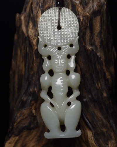 Vecchia statuina umana - , in