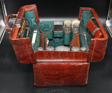 Antica borsa da viaggio Gladstone in pelle di coccodrillo con contenuto bottiglie sterling 1904