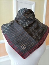 Fendi foulard in seta logato.