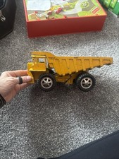 Dumper giallo costruzione