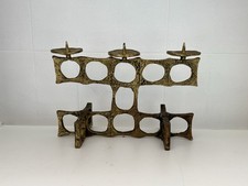 Candelabro brutalista in