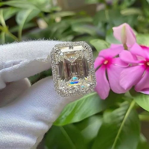 Certified emerald cut - 9.00, ct
