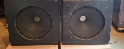 Una coppia bassi - coppia, di