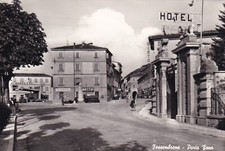 C18635-MARCHE, FOSSOMBRONE PORTA FANO, INSEGNE VARIE: HOTEL, ALBERGO 3 RE..,1959