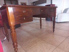 Tavolo-scrittoio antico, stile