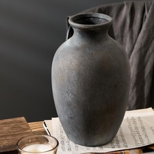 Grande vaso di fiori rustici
