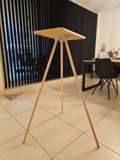 Pezzo treppiede da tavolo per