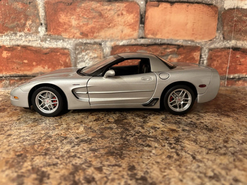Autoart 2001 chevrolet - 1:18,