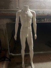 manichino uomo bianco come