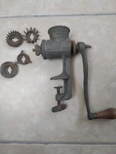 Antico tritacarne a manovella in  metallo fine 800 vintage