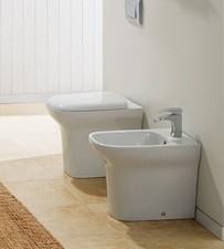 Wc filo muro con copriwater