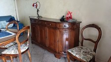 Credenza con tavolo e tre
