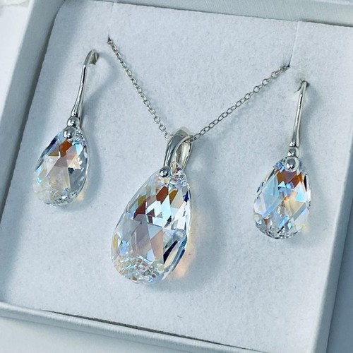 Collana con ciondolo pera