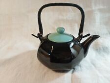 Teiera nera  in  porcellana con manico in bambù 