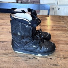 Stivali neri da snowboard