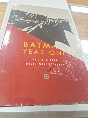 Batman year one deluxe - batman:,