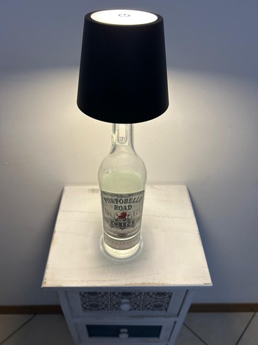 Lampada con bottiglia gin