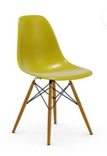 VITRA EAMES PLASTIC SIDE CHAIR
