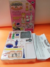 LA FABBRICA DELLE BAMBOLE