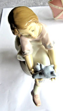 LLADRO #7620 BEST FRIEND Girl