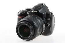 Nikon D5000 con AF-S DX