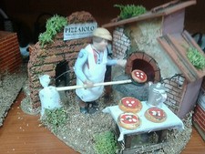 Fornaio pizzaiolo inforna pizz