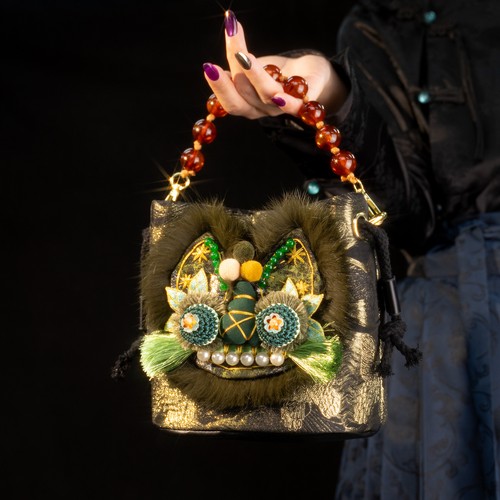 Borsa secchiello con ricamo