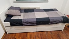 Letto doppio compatto estraibile con materassi
