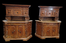Straordinaria coppia di credenze toscane in noce