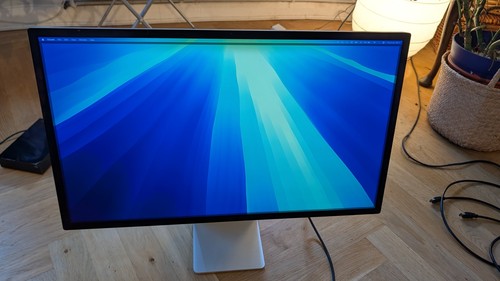 Apple studio display monitor - apple, display,