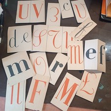 Vecchie antiche lettere scolastiche su cartoncino educazione scuole elementari