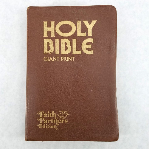 Holy bible giant print - holy,