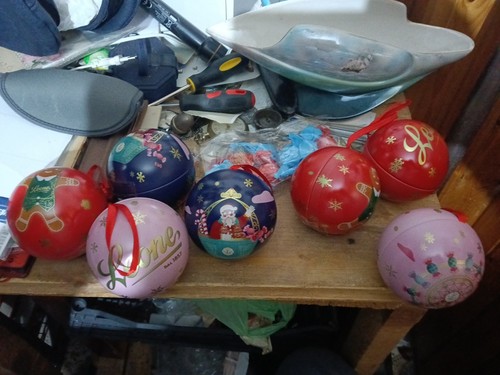 Stock palline scatola latta - palline,