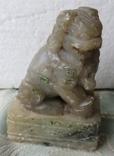 180512 Antica statuina in pietra saponaria raffigurante un cane di Pho