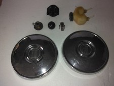 FIAT   600   D   LOTTO  RICAMBI -  2  COPPE  RUOTE + VASCH. LIQUIDO FRENI + CAL.