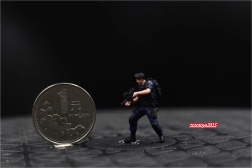 Poliziotto armato uomo - 1/64,