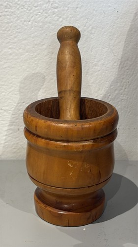 Vecchio mortaio legno con - vecchio,