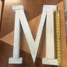 Lettera aspetto rustico M