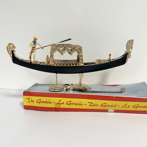 Gondola vintage con gondoliere