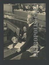 VITTORIO GASSMAN IN UNA SCENA DEL FILM DANIELE CORTIS DI MARIO SOLDATI 1946