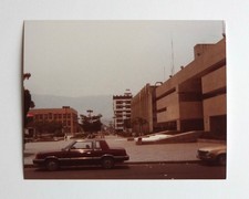 Voiture rouge Doge Aries
