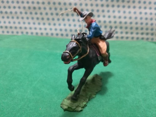 Cowboy cavallo con lazo - a,