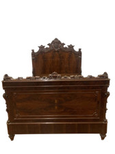 Antico letto in legno di