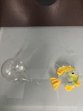 Mini pesce giallo galleggiante