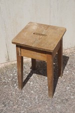 Meraviglioso sgabello rustico in legno di abete vintage