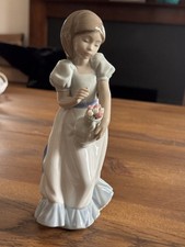 Figurina Nao by Lladro -