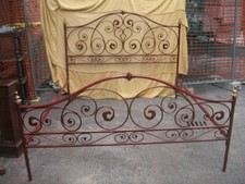 LETTO MATRIMONIALE FERRO A RICCIOLI E FOGLIE - LACCATO ROSSO CON RIFLESSI ORO