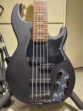 Basso elettrico YAMAHA BB735A