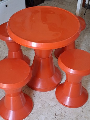 Set tavolo sgabelli moplen - e,