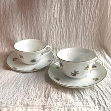 Coppia di tazze e piattini